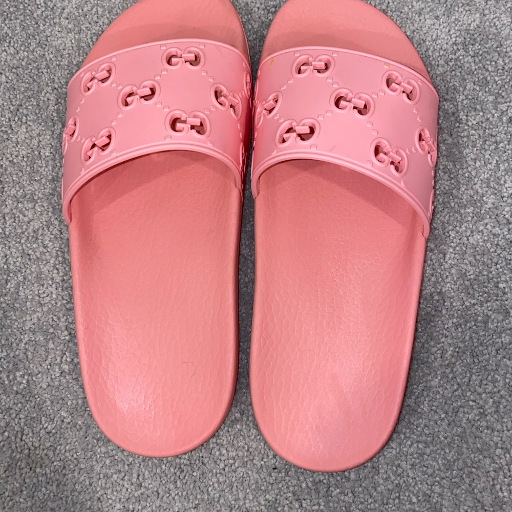 GUUCI Women’s Rubber GG Slide Sandal